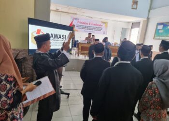 Ketua Panwaslu Kecamatan Duampanua dan Lembang Melantik PKD. Ini Kata Bawaslu Pinrang