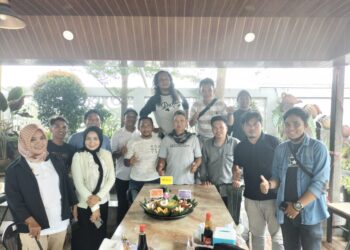 Ikut Rayakan HPN 2023, Pengurus PWI Sidrap Potong Tumpeng dan Makan Bersama