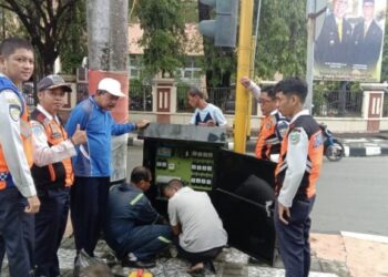 Jaga Keselamatan, Lampu Traffic Light di Perbaiki Dishub Parepare