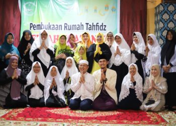 Safari Dakwah di Palembang, Erna Rasyid Taufan Ingatkan Santri Cinta Alquran