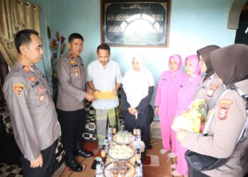Waka Polres Sidrap Melaksanakan Anjangsana ke Kediaman Personel Yang Sakit Menahun