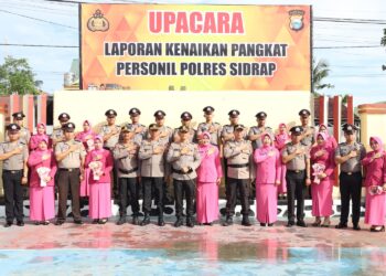 Kapolres Sidrap Pimpinan Upacara Korps Raport Kenaikan Pangkat Anggota