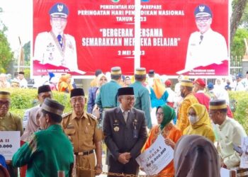 Peringatan Hardiknas 2023, Pemkot Parepare Beri Penghargaan Guru dan Siswa Berperestasi