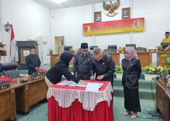 DPRD dan Pemkab Sigi Tandatangani KUA/PPAS APBD TA 2024 dan APBDP TA 2023