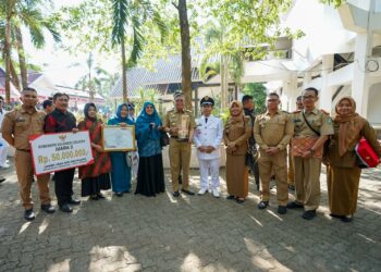 Wali Kota Taufan Pawe Terima Dua Penghargaan dari Pemprov Sulsel