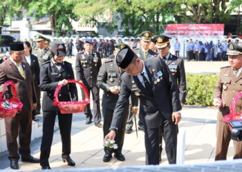 Ziarah dan Tabur Bunga Wali Kota Parepare, di Peringatan Hari Pahlawan ke-78
