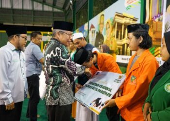 Taufan Pawe Apresiasi Baznas Berikan Beasiswa Mahasiswa, Bantuan Disabilitas, dan Penganugrahan Award