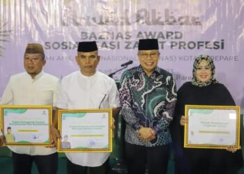 Erna Rasyid Taufan Raih Baznas Award Tokoh Perempuan Inspirasi Zakat