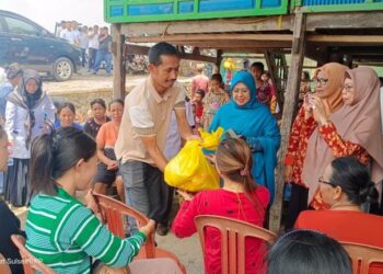 Bukti Kepedulian Kaum Minoritas, Erna Rasyid Taufan Salurkan Paket Sembako ke Warga Tolotang