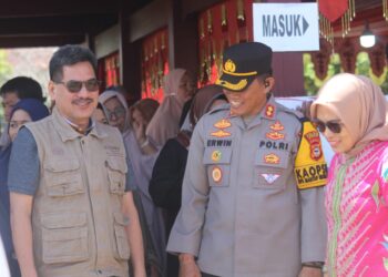 Bersama PJ. Bupati, KPU dan Bawaslu, Kapolres Sidrap Pantau Pelaksanaan Pesta Demokrasi di Beberapa TPS