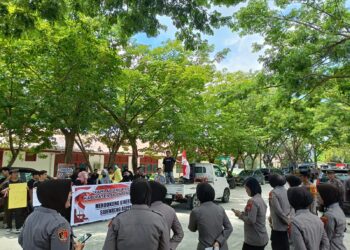 Amankan Aksi Unjuk Rasa Damai di KPU, Polres Sidrap Kerahkan Puluhan Personil Polwan