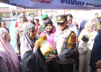 Polres Sidrap Bekerjasama Dengan Bulog dan Disperindag Melaksanakan Pasar Murah