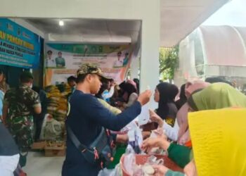 Warga Serbu Pasar Murah, Gerakan Pangan Pemkab Sinjai