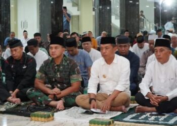Pemkot Parepare dan Masyarakat Peringati Isra Mi’raj di Masjid Terapung Habibie
