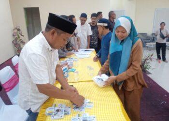 Merajut Kebersamaan, Muhammad Zaini Bukber dan Salurkan Ribuan Kupon Zakat Mal