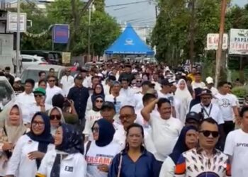 Jalan Kaki, Ratusan Relawan dan Simpatisan Antar Syaharuddin Alrif Daftar di Demokrat dan PAN