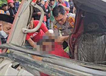Evakuasi Cepat Kapolsek Watang Pulu Tampak dalam Kecelakaan Mengerikan di Sidrap