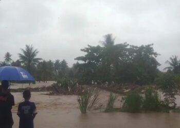 Banjir, Seorang Meninggal Dunia dan Dua Jembatan Penghubung Desa di Sidrap Hanyut Terbawa Arus