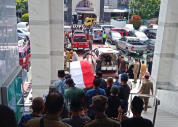 Ratusan Pelayat Antar Jenazah Kepala Bappelitbangda Sidrap ke Pemakaman