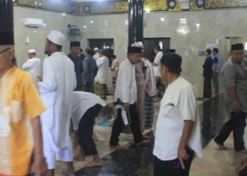 MZ Salat Jumat di Masjid Al Busyrah Bersama Tokoh Masyarakat Panroko