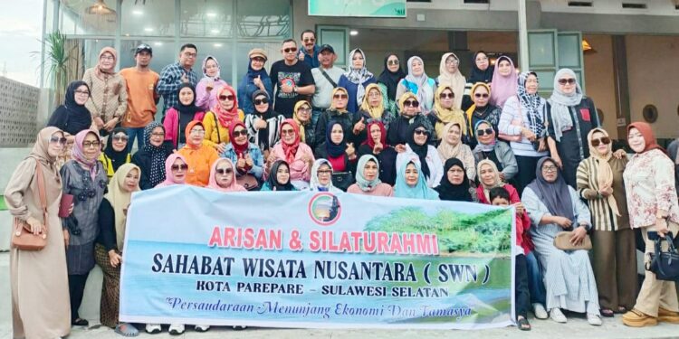 Para Sahabat Wisata Nusantara Pusat Parepare, yang tergabung di Arisan dari berbagai daerah. (Foto : Indra Saputra/Merpos)