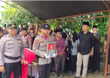 Pj Wali Kota Akbar Ali Mewakili Keluarga, Menyerahkan Jenazah Almarhum AKBP Amir