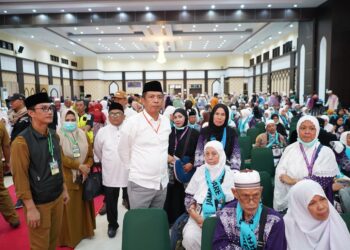 Wali Kota Akbar Ali Sambut Jemaah Haji Parepare di Makassar, Ini Pesannya