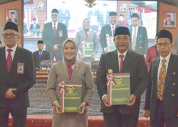 DPRD Sulawesi Barat Rapat Paripurna, Penyerahan LHP BPK RI Atas LKPD Pemprov Sulbar