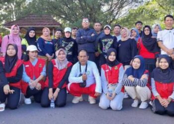 Pj Wali Kota Parepare Senam Bersama Masyarakat, dan Berendam di Pantai Mattirotasi 