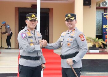 Disambut Tari Padduppa dan Pengalungan Sarung Tradisional, Fantry Taherong Mohon Doa Restu untuk Laksanakan Tugas Kapolres Sidrap