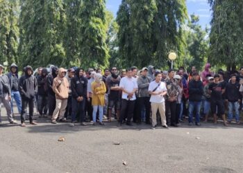 Tuntut Transparansi Kinerja Kepala Desa, Warga Leppangeng Gelar Aksi Demonstrasi di Gedung DPRD Sidrap