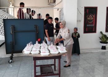 Implementasi Program Kapolres, Polres Sidrap Giatkan Sedekah Jumat Ke Jama’ah Masjid Al-Ikhlas