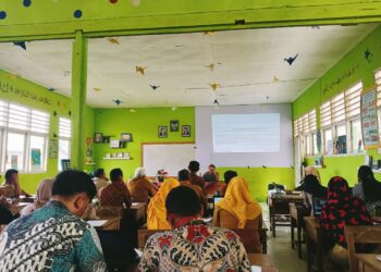 Kegiatan Pendampingan Review Analisis Raport Pendidikan di Obi Selatan, Halsel