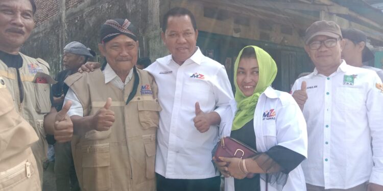 Bertemu Teman Masa Kecil di Pasar Labukkang. MZ :
Saya Dibesarkan di Sini, Wajib Besarkan Pasar Ini