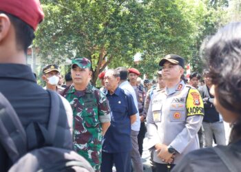 Kapolres Sidrap dan Dandim 1420 Kompak Turun Kelapangan Pantau Aksi Damai Elemen Mahasiswa di Kantor DPRD Sidrap