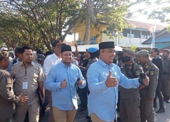 Antar Pasangan DOATA Mendaftar, Pendukung dan Simpatisan Sesaki KPU Sidrap