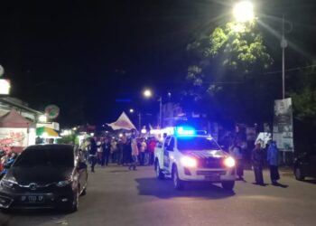 Malam-malam Daftar di KPU Sidrap, HAMAS MO Diantar Massa Pendukung Jalan Kaki dari Kantor Golkar