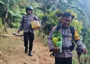 Medan Sulit Tak Halangi Kapolsek Pitu Riase untuk Berbagi Kepedulian