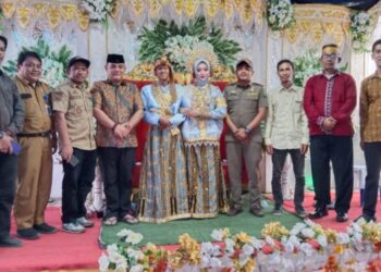 Pj Bupati Sinjai Tinjau Kondisi Jalan Turungan Baji dan Hadiri Resepsi Pernikahan Wartawan SJ