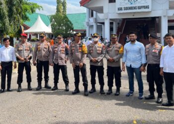 Personel Gabungan Polres dan Polsek Kawal Pelantikan Anggota DPRD Sidrap dengan Pengamanan Berlapis