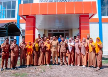 Bupati Barru Resmikan Gedung Poned dan Serahkan Mobil Ambulance