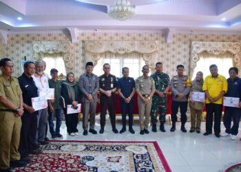 Pj Bupati Sinjai Serahkan Bantuan Dana Hibah Parpol, Ini Rinciannya