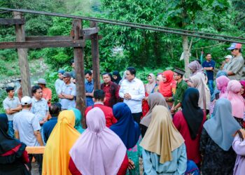 Warga Menrong Senang, Setelah Bupati Barru Resmikan Jembatan Gantung