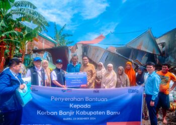 Anggota DPR RI Bersama Bupati Suardi Saleh Meninjau Dampak Bencana, di Soppeng Riaja Barru