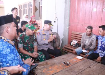 Kapolres, Dandim, dan Bupati Terpilih Sidrap Kunjungi Lokasi Kebakaran di Rijang Pittu