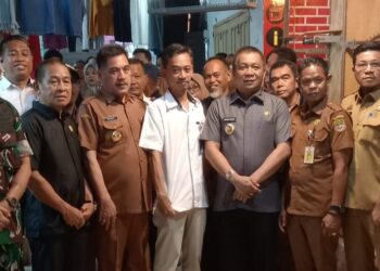 Pantau Harga Bahan Pokok, Penjabat Bupati Sidrap Apresiasi Kebersihan Pasar Sentral Pangkajene