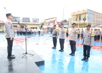 Dedikasi dan Pengabdian: 4 Bhabinkamtibmas Terima Reward dari Kapolres Sidrap