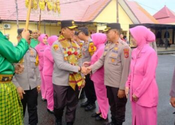Kunjungan Kerja ke Pinrang, Kapolda Sulsel Taburkan 4 Ribu Bibit Ikan Nila