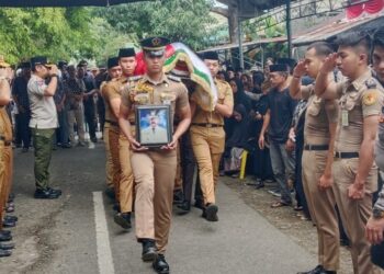 Lepas Jenazah Almarhum Sukardi, Plh Sekda Barru : Semoga Dilapangkan Kuburnya dan Kesalahan Diampuni