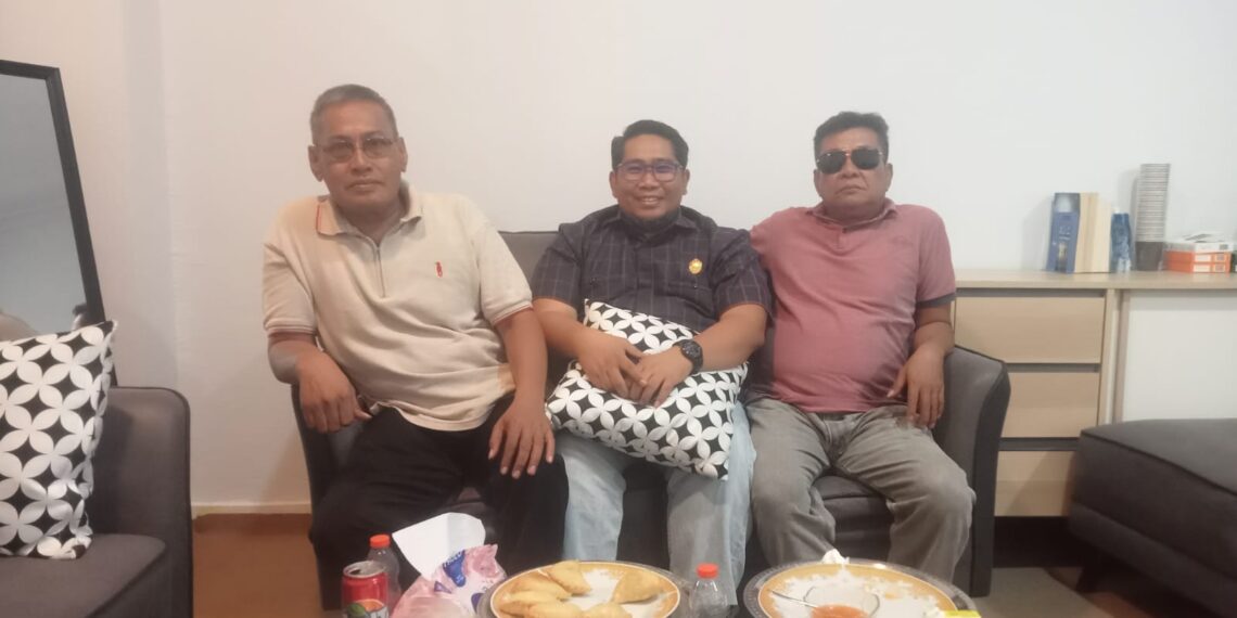 Dari kiri Dulkin Sikki (Merpos), Wakil Ketua Komisi l DPRD Parepare Asyhari Abdullah dan Ahmad Dalle (LSM)